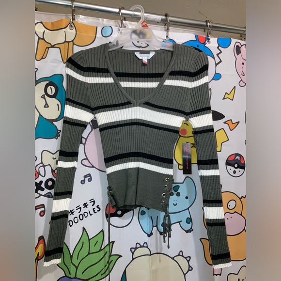 Green Striped sweater v neck - Picture 1 of 5